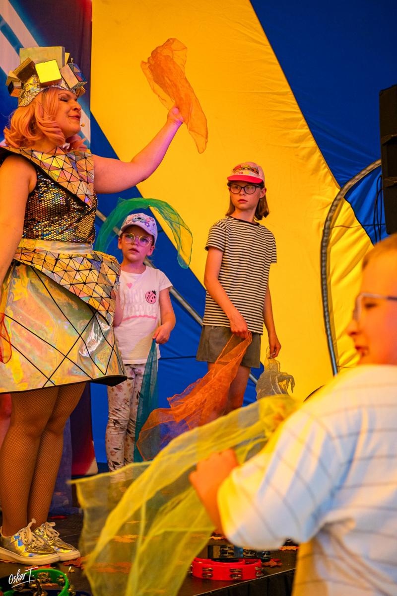Zdjęcie w galerii na portalu naszraciborz.pl: Piknik rodzinny w Zawadzie Książęcej. Dzień Dziecka z teatrem, animacjami i atrakcjami dla najmłodszych [FOTO] wiadomości z regionu