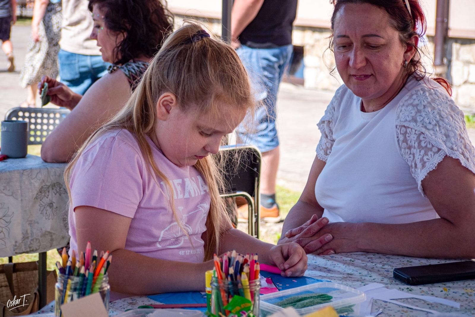 Zdjęcie w galerii na portalu naszraciborz.pl: Piknik rodzinny w Zawadzie Książęcej. Dzień Dziecka z teatrem, animacjami i atrakcjami dla najmłodszych [FOTO] wiadomości z regionu