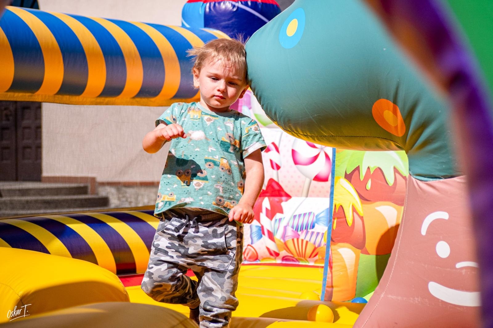 Zdjęcie w galerii na portalu naszraciborz.pl: Piknik rodzinny w Zawadzie Książęcej. Dzień Dziecka z teatrem, animacjami i atrakcjami dla najmłodszych [FOTO] wiadomości z regionu
