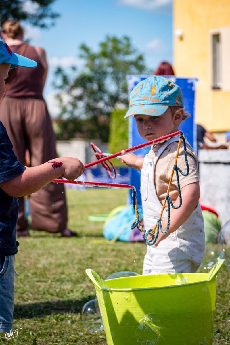 Zdjęcie w galerii na portalu naszraciborz.pl: Piknik rodzinny w Zawadzie Książęcej. Dzień Dziecka z teatrem, animacjami i atrakcjami dla najmłodszych [FOTO] wiadomości z regionu