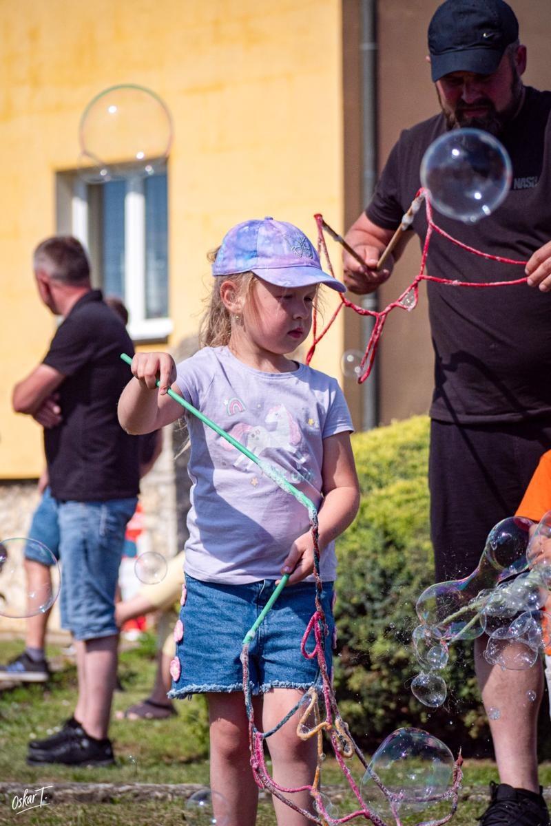 Zdjęcie w galerii na portalu naszraciborz.pl: Piknik rodzinny w Zawadzie Książęcej. Dzień Dziecka z teatrem, animacjami i atrakcjami dla najmłodszych [FOTO] wiadomości z regionu
