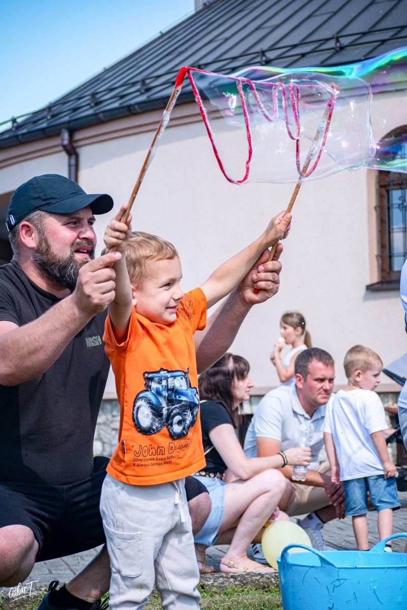 Zdjęcie w galerii na portalu naszraciborz.pl: Piknik rodzinny w Zawadzie Książęcej. Dzień Dziecka z teatrem, animacjami i atrakcjami dla najmłodszych [FOTO] wiadomości z regionu