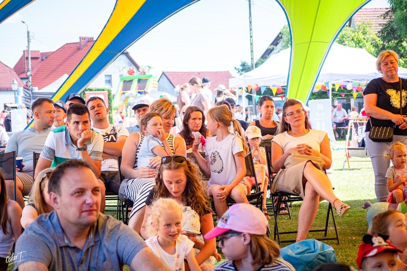 Zdjęcie w galerii na portalu naszraciborz.pl: Piknik rodzinny w Zawadzie Książęcej. Dzień Dziecka z teatrem, animacjami i atrakcjami dla najmłodszych [FOTO] wiadomości z regionu