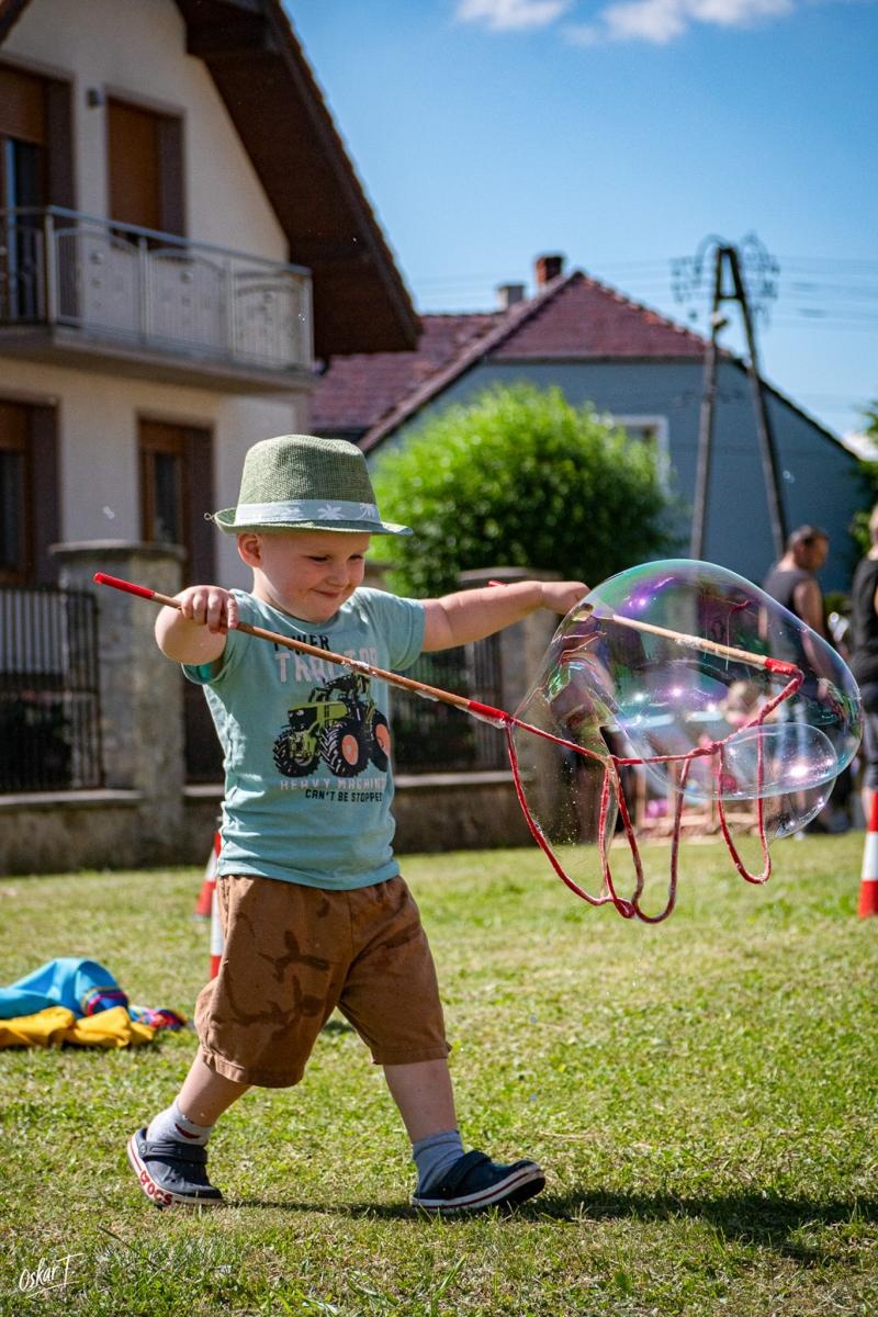 Zdjęcie w galerii na portalu naszraciborz.pl: Piknik rodzinny w Zawadzie Książęcej. Dzień Dziecka z teatrem, animacjami i atrakcjami dla najmłodszych [FOTO] wiadomości z regionu