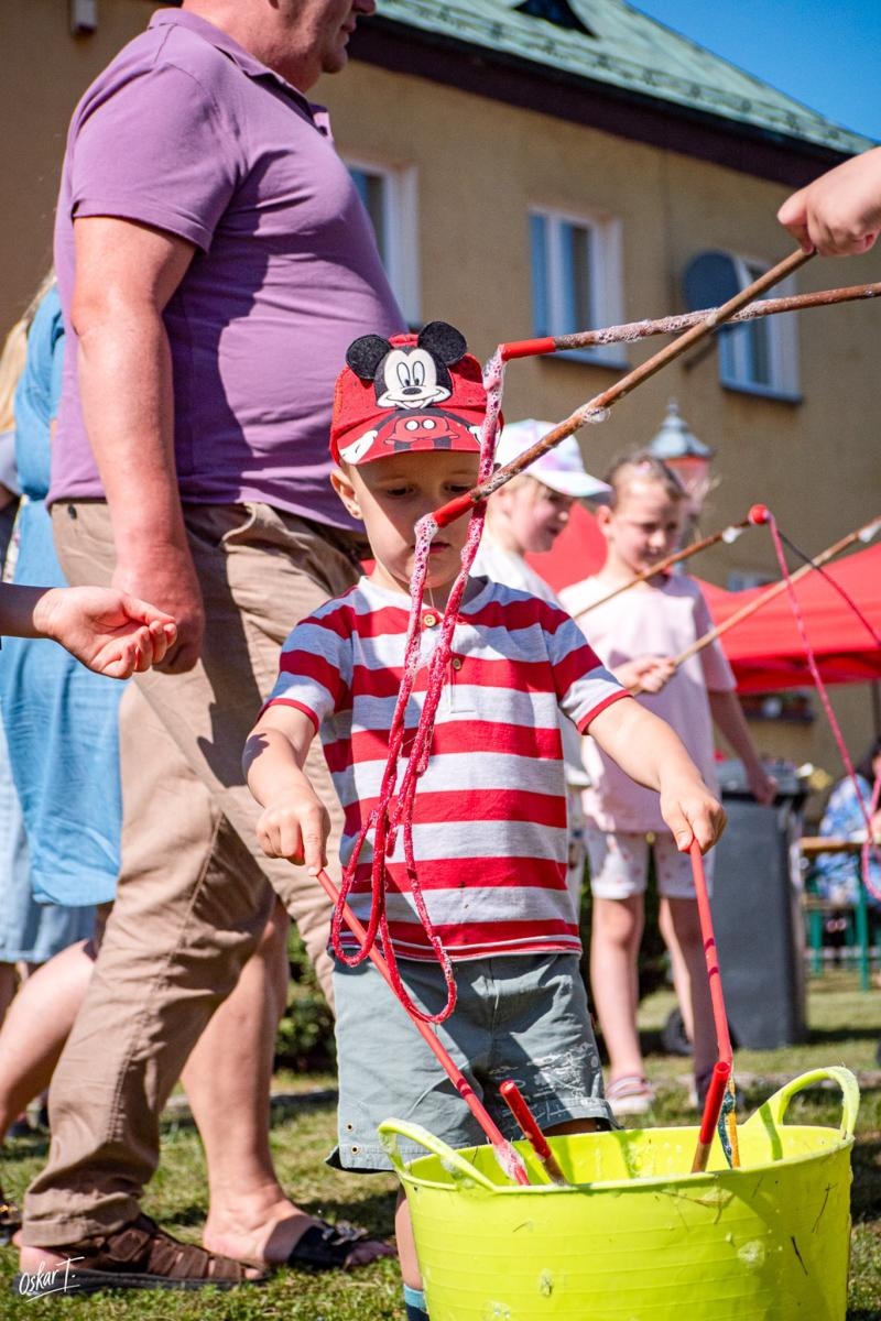 Zdjęcie w galerii na portalu naszraciborz.pl: Piknik rodzinny w Zawadzie Książęcej. Dzień Dziecka z teatrem, animacjami i atrakcjami dla najmłodszych [FOTO] wiadomości z regionu