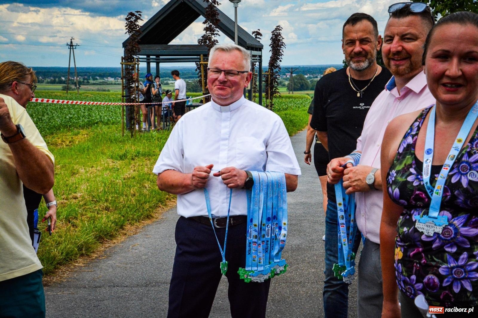 Zdjęcie w galerii na portalu naszraciborz.pl: Piątka wokół ruin. W Sławikowie zainagurowano cykl ośmiu biegów w powiecie raciborskim wiadomości z regionu