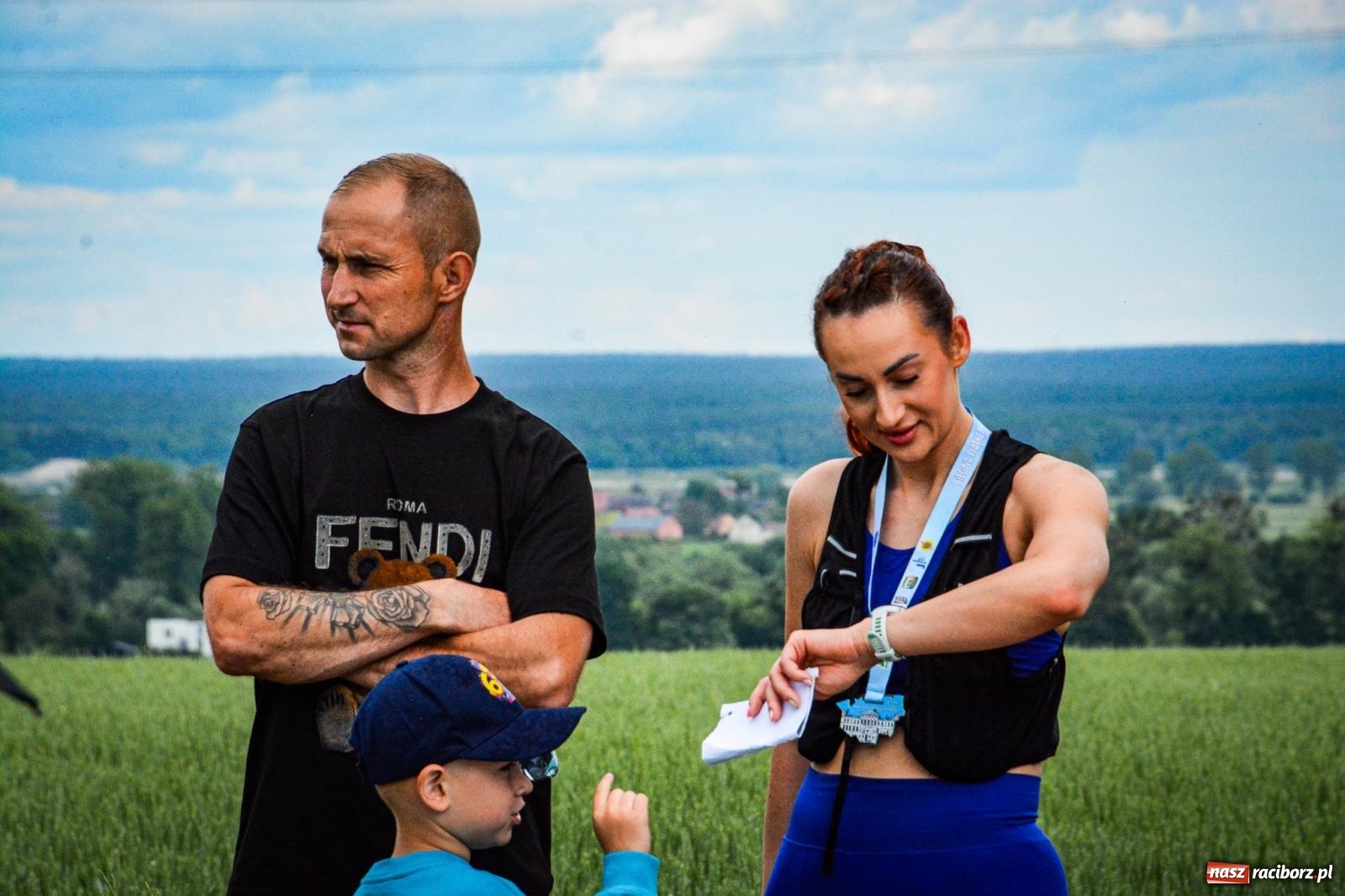 Zdjęcie w galerii na portalu naszraciborz.pl: Piątka wokół ruin. W Sławikowie zainagurowano cykl ośmiu biegów w powiecie raciborskim wiadomości z regionu