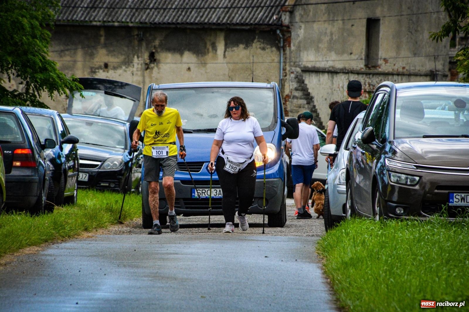 Zdjęcie w galerii na portalu naszraciborz.pl: Piątka wokół ruin. W Sławikowie zainagurowano cykl ośmiu biegów w powiecie raciborskim wiadomości z regionu