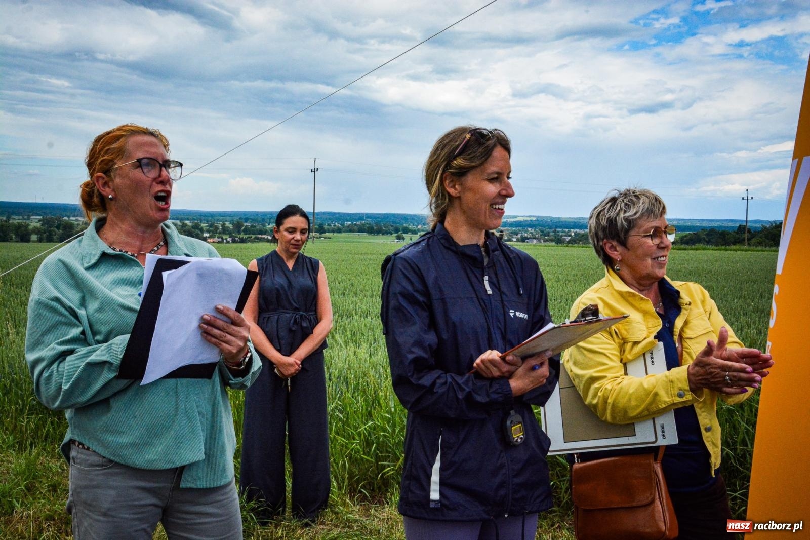 Zdjęcie w galerii na portalu naszraciborz.pl: Piątka wokół ruin. W Sławikowie zainagurowano cykl ośmiu biegów w powiecie raciborskim wiadomości z regionu