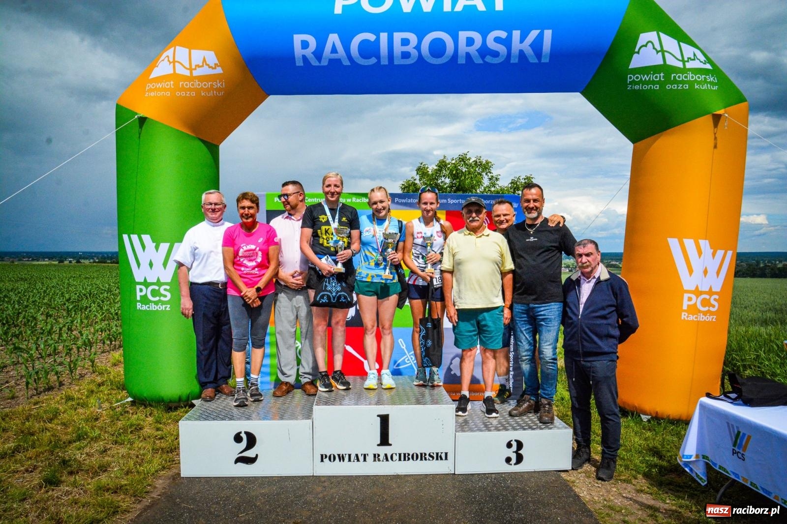 Zdjęcie w galerii na portalu naszraciborz.pl: Piątka wokół ruin. W Sławikowie zainagurowano cykl ośmiu biegów w powiecie raciborskim wiadomości z regionu