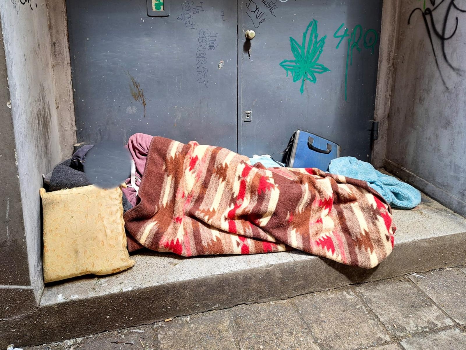 Zdjęcie w galerii na portalu naszraciborz.pl: Smród, burdy i sypialnia pod chmurką na zapleczu Kina Bałtyk. Radni domagają się pilnej interwencji służb miejskich wiadomości z regionu