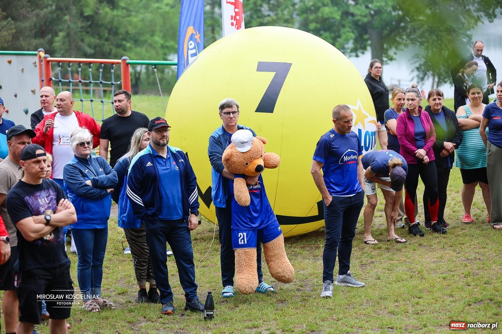 Zdjęcie w galerii na portalu naszraciborz.pl: 27. Spartakiada Sportowa Przemysłu Spożywczego NSZZ Solidarność. Na starcie ekipa z Mieszka wiadomości z regionu