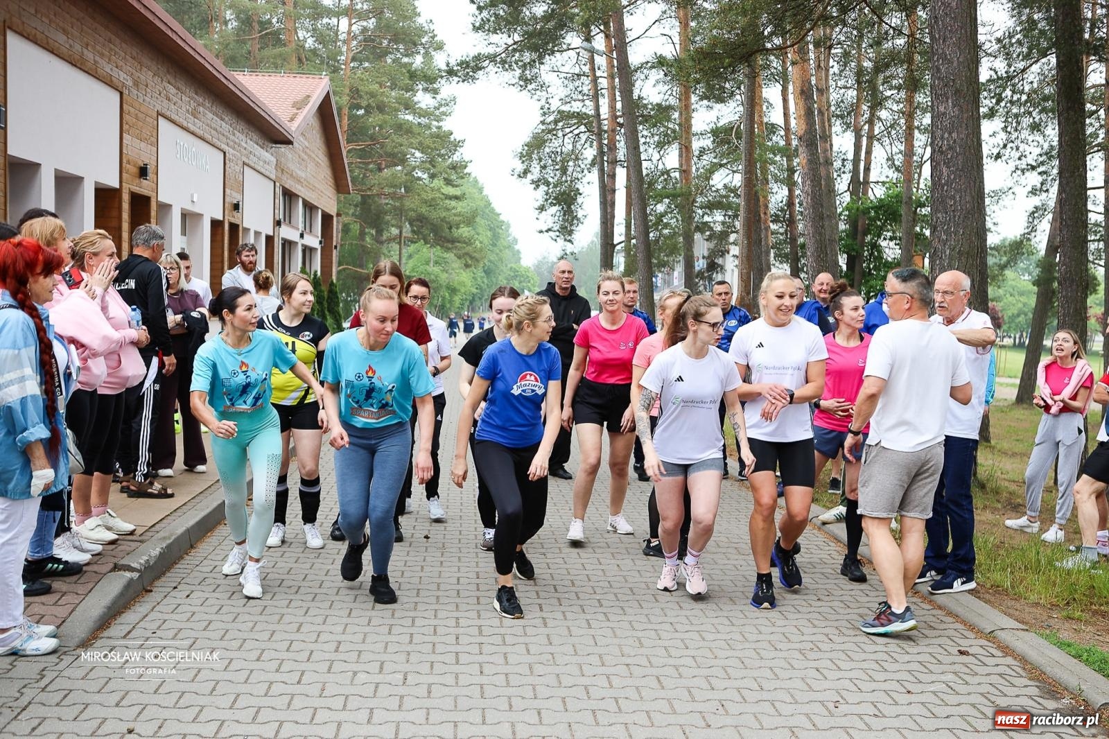 Zdjęcie w galerii na portalu naszraciborz.pl: 27. Spartakiada Sportowa Przemysłu Spożywczego NSZZ Solidarność. Na starcie ekipa z Mieszka wiadomości z regionu