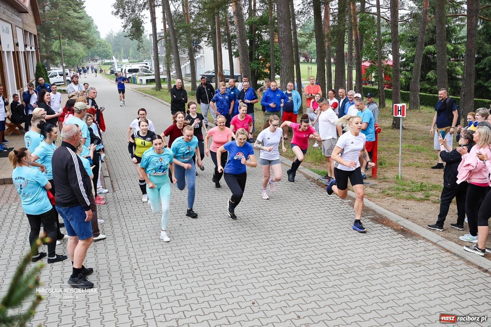 Zdjęcie w galerii na portalu naszraciborz.pl: 27. Spartakiada Sportowa Przemysłu Spożywczego NSZZ Solidarność. Na starcie ekipa z Mieszka wiadomości z regionu