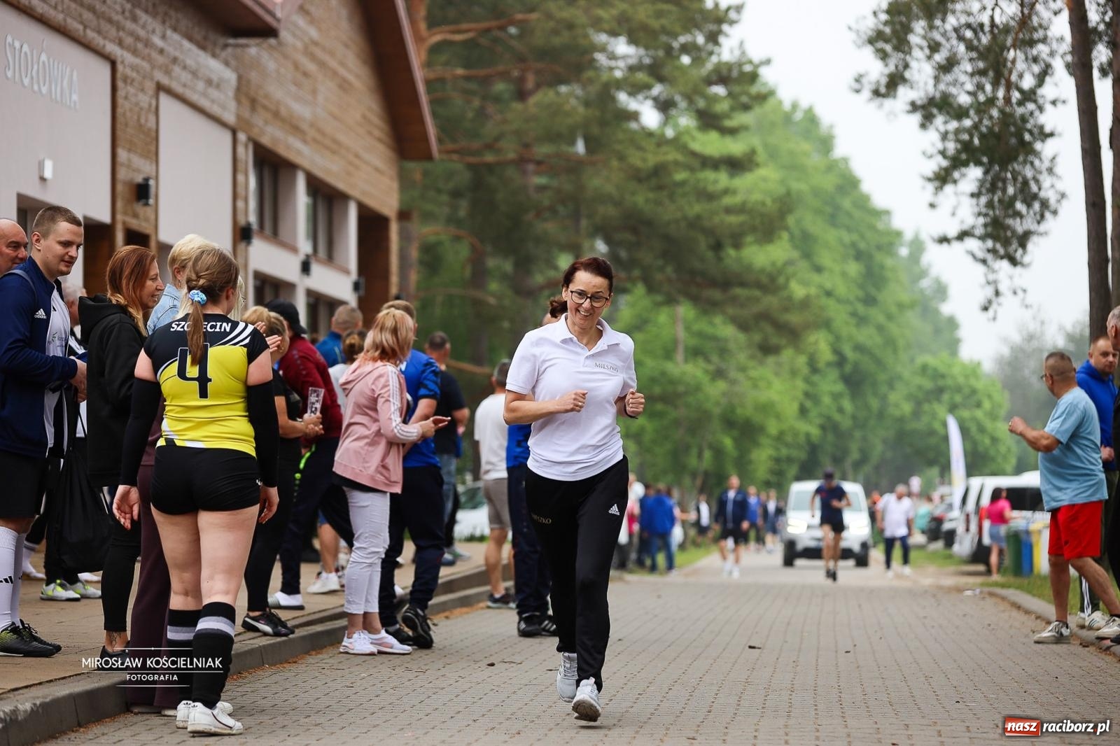 Zdjęcie w galerii na portalu naszraciborz.pl: 27. Spartakiada Sportowa Przemysłu Spożywczego NSZZ Solidarność. Na starcie ekipa z Mieszka wiadomości z regionu