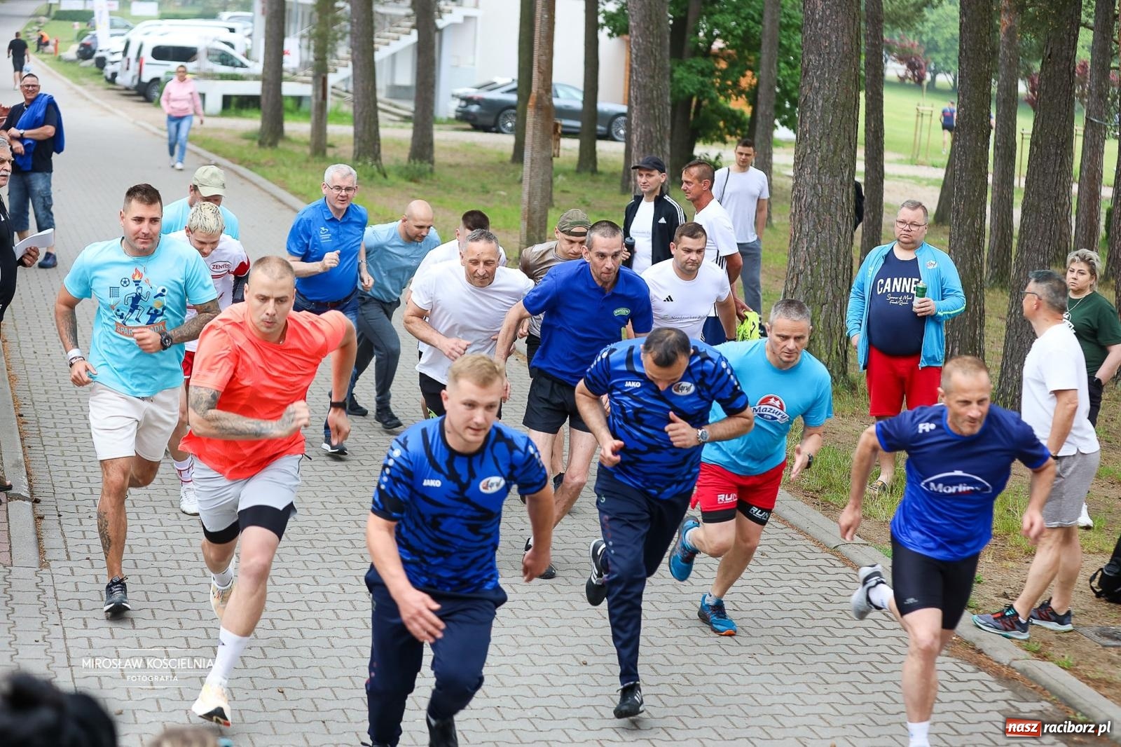 Zdjęcie w galerii na portalu naszraciborz.pl: 27. Spartakiada Sportowa Przemysłu Spożywczego NSZZ Solidarność. Na starcie ekipa z Mieszka wiadomości z regionu