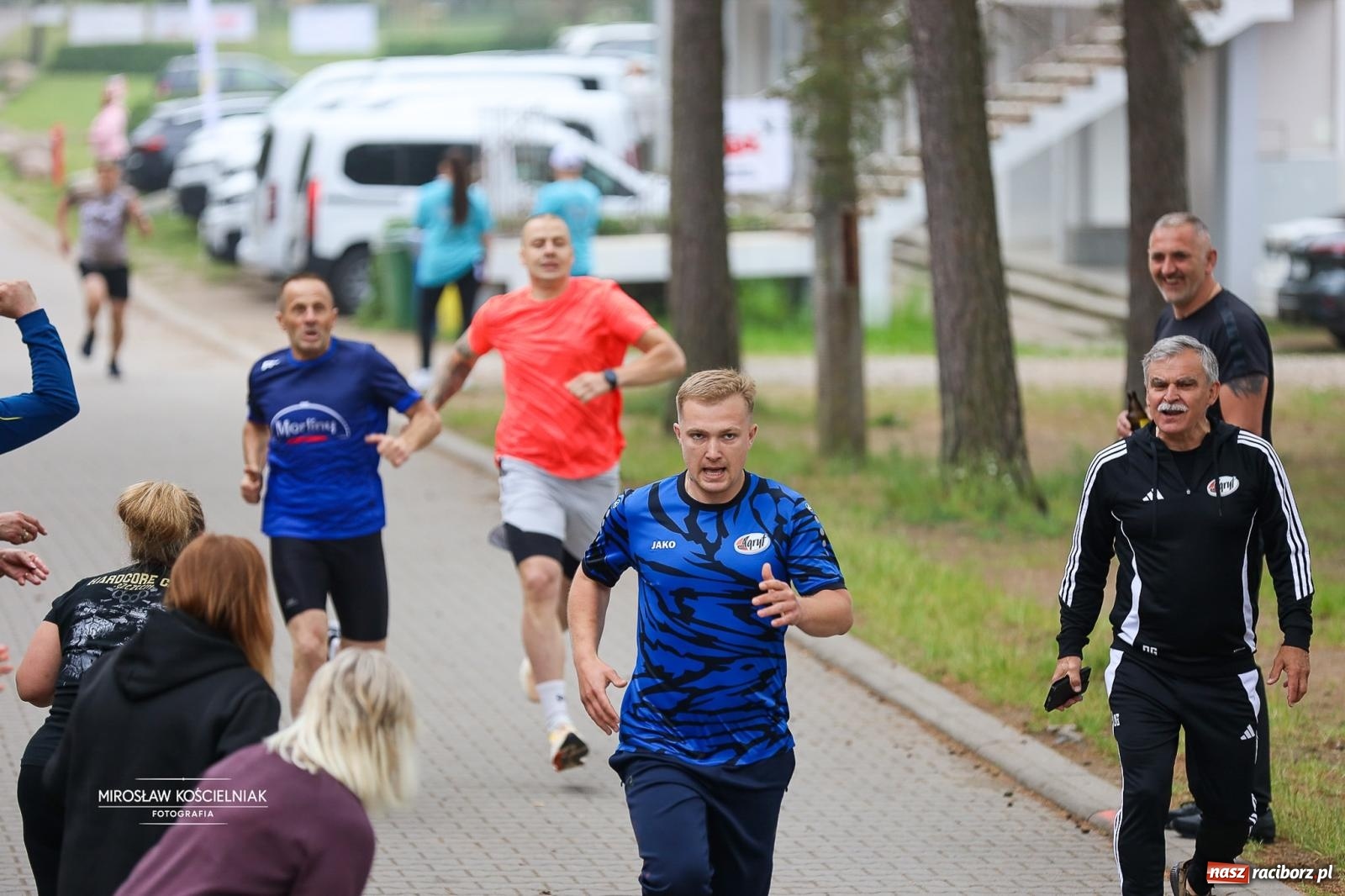 Zdjęcie w galerii na portalu naszraciborz.pl: 27. Spartakiada Sportowa Przemysłu Spożywczego NSZZ Solidarność. Na starcie ekipa z Mieszka wiadomości z regionu