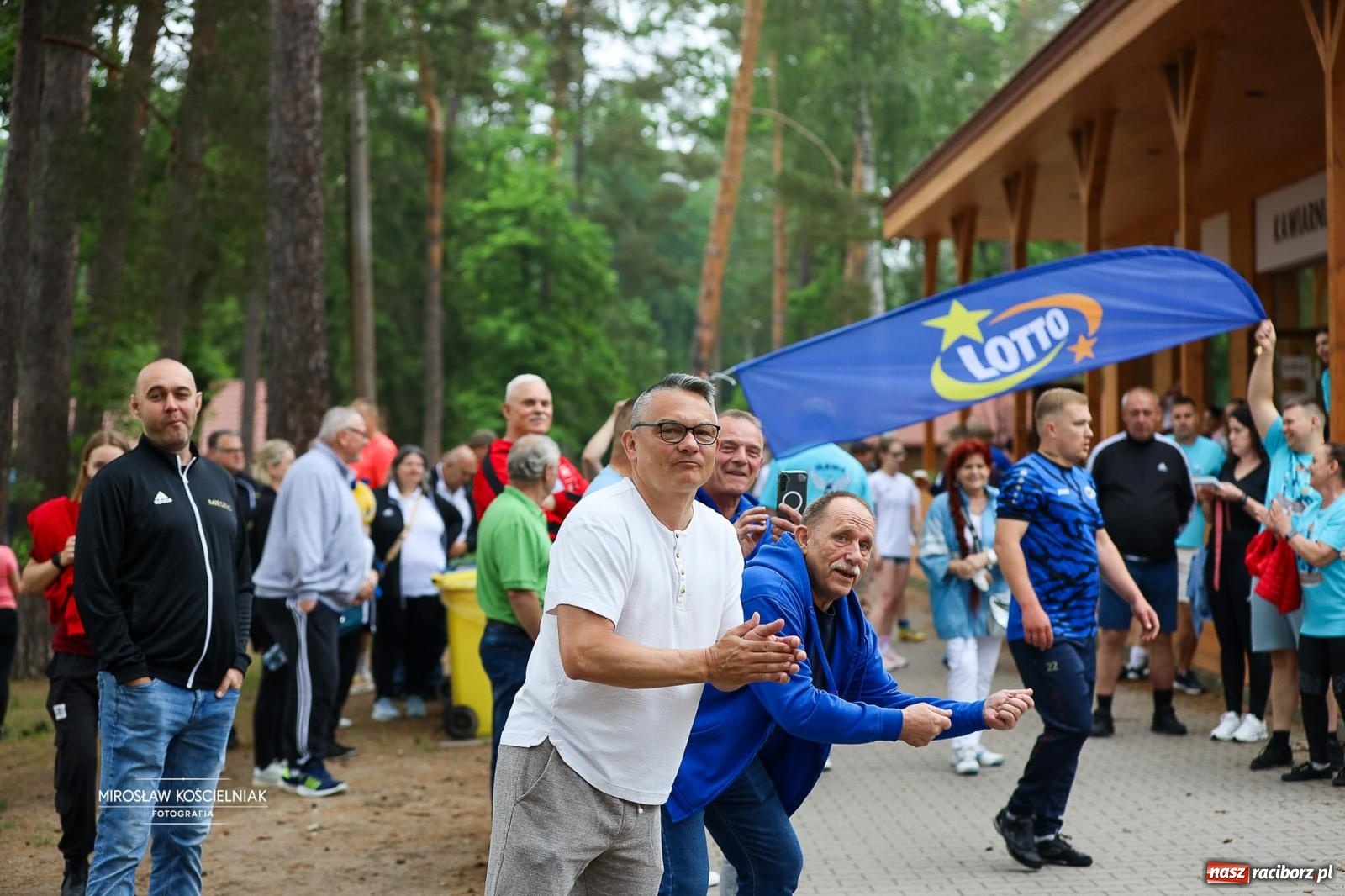 Zdjęcie w galerii na portalu naszraciborz.pl: 27. Spartakiada Sportowa Przemysłu Spożywczego NSZZ Solidarność. Na starcie ekipa z Mieszka wiadomości z regionu