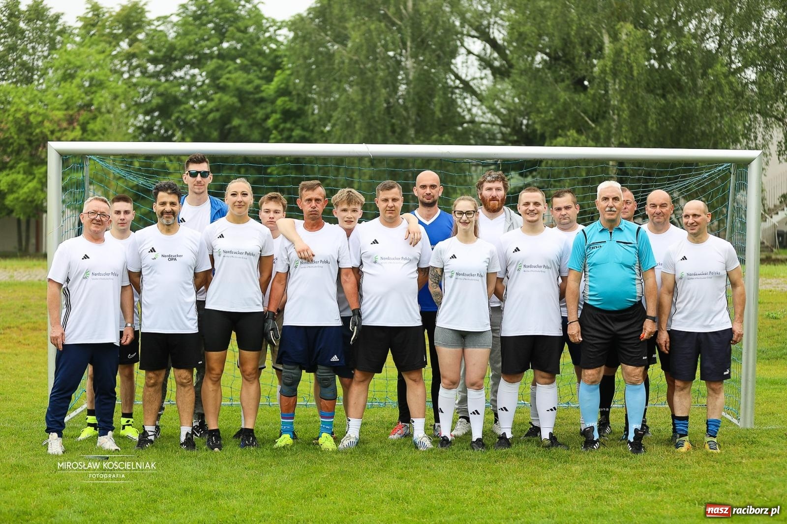 Zdjęcie w galerii na portalu naszraciborz.pl: 27. Spartakiada Sportowa Przemysłu Spożywczego NSZZ Solidarność. Na starcie ekipa z Mieszka wiadomości z regionu