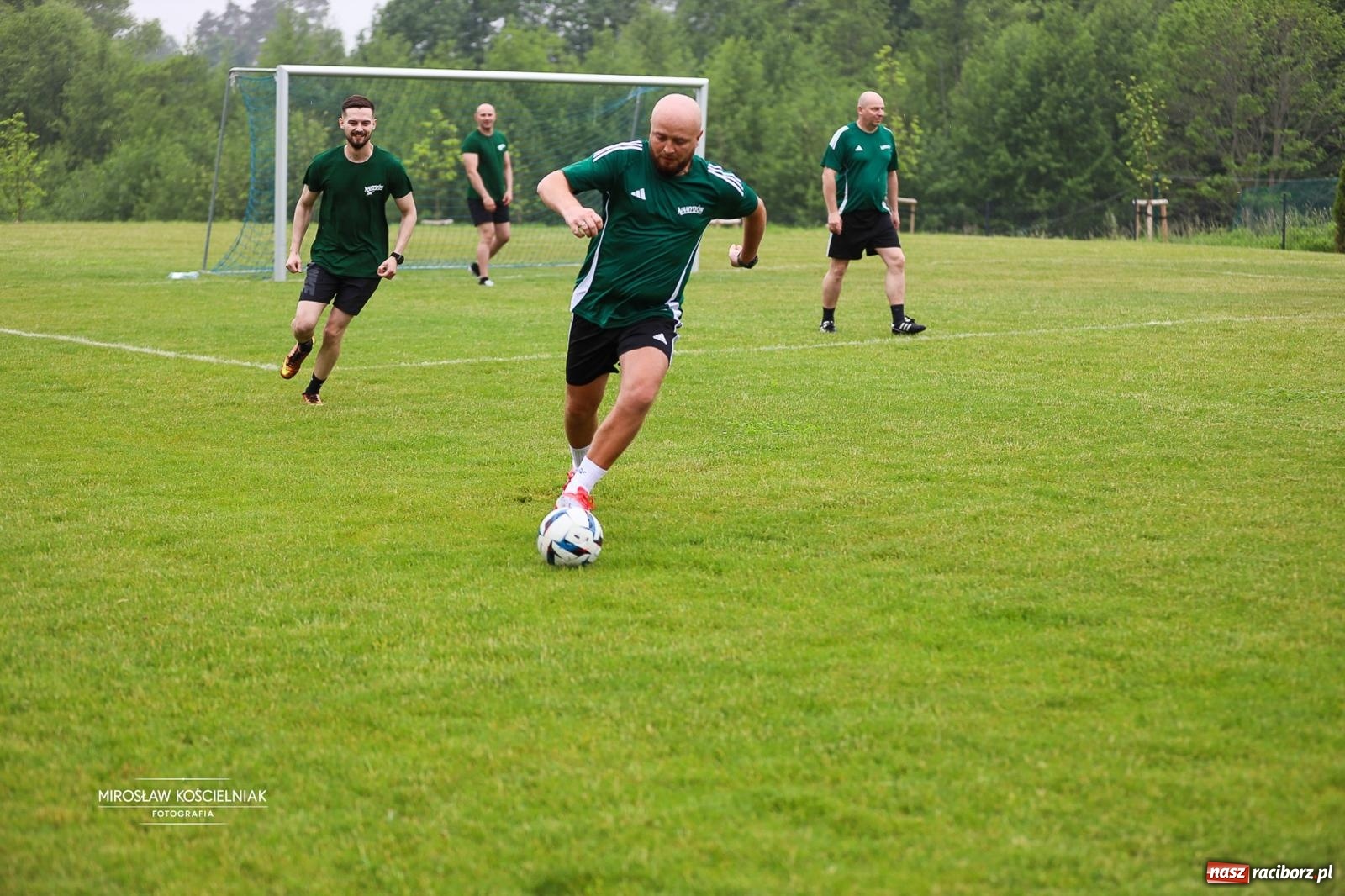 Zdjęcie w galerii na portalu naszraciborz.pl: 27. Spartakiada Sportowa Przemysłu Spożywczego NSZZ Solidarność. Na starcie ekipa z Mieszka wiadomości z regionu