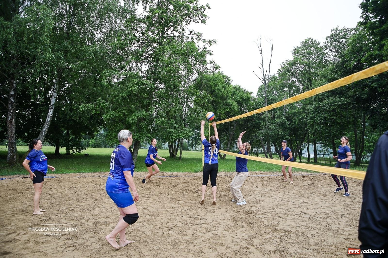Zdjęcie w galerii na portalu naszraciborz.pl: 27. Spartakiada Sportowa Przemysłu Spożywczego NSZZ Solidarność. Na starcie ekipa z Mieszka wiadomości z regionu