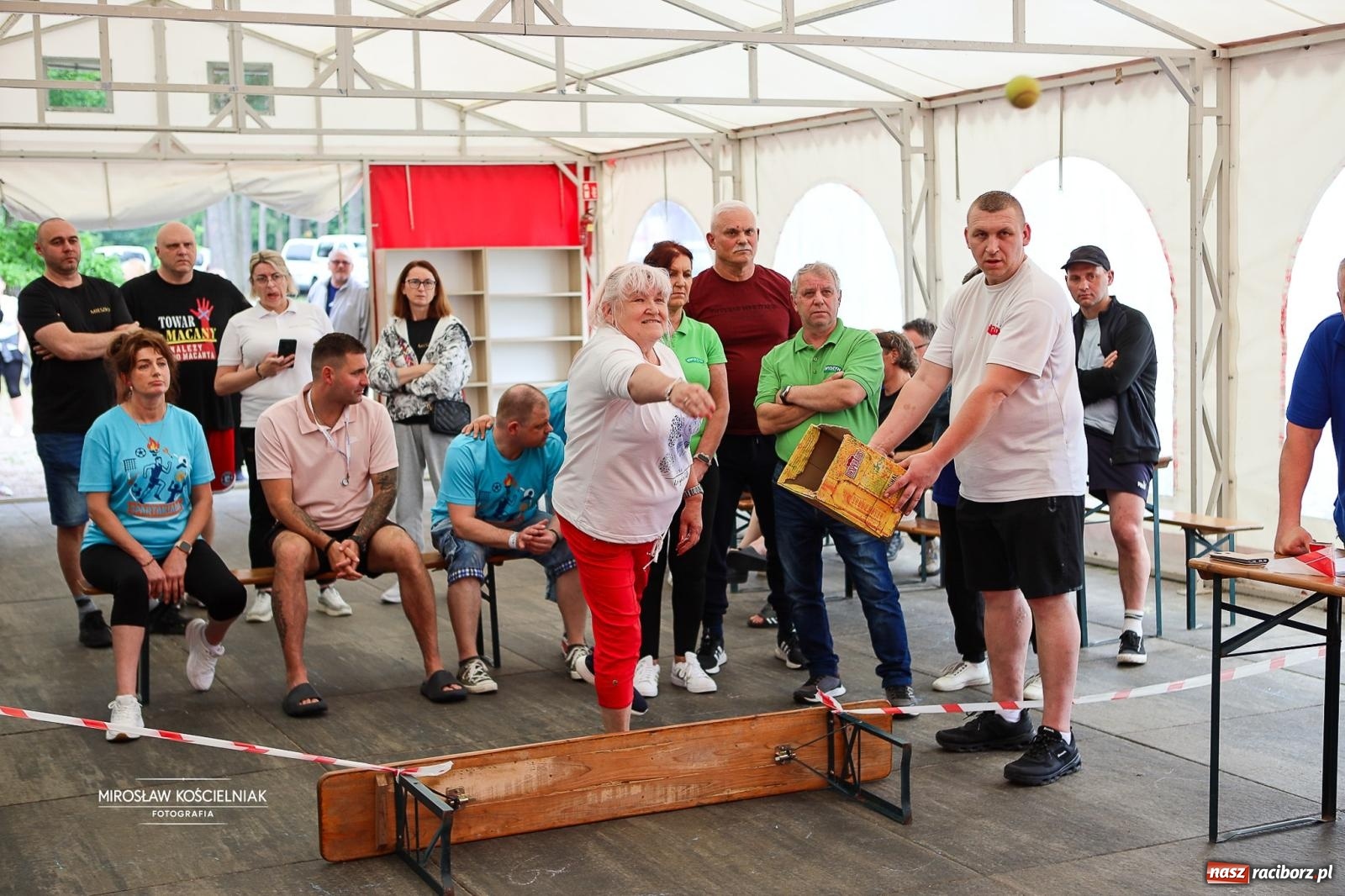 Zdjęcie w galerii na portalu naszraciborz.pl: 27. Spartakiada Sportowa Przemysłu Spożywczego NSZZ Solidarność. Na starcie ekipa z Mieszka wiadomości z regionu
