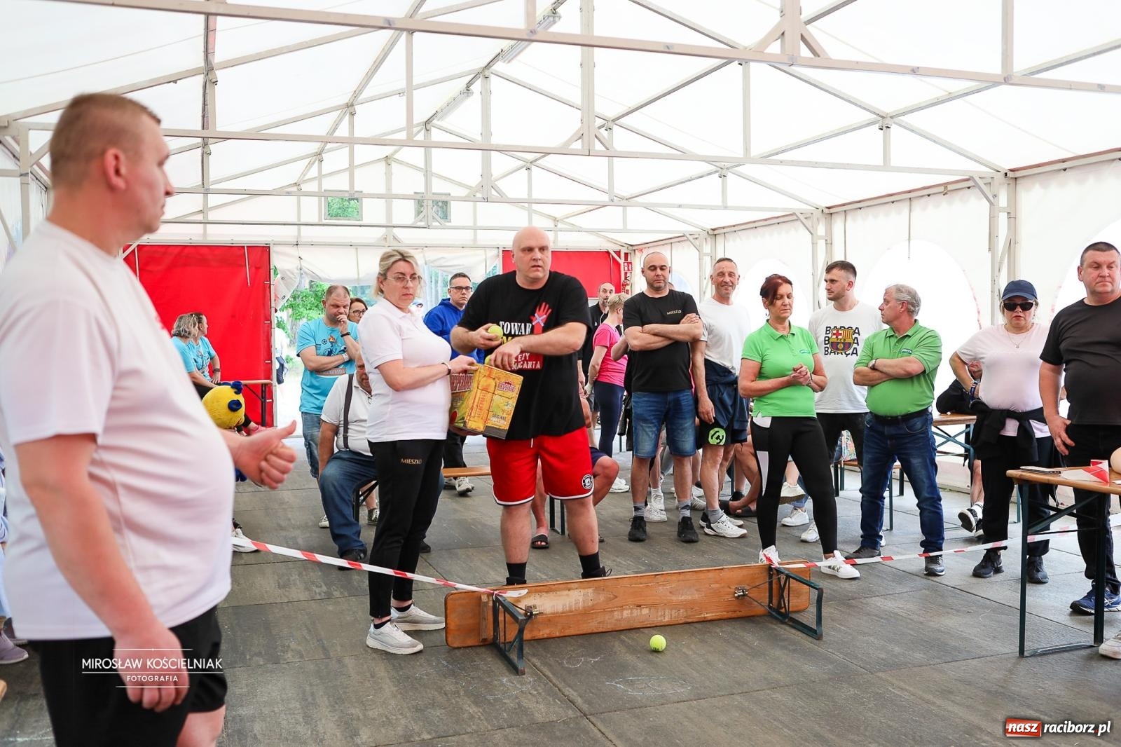 Zdjęcie w galerii na portalu naszraciborz.pl: 27. Spartakiada Sportowa Przemysłu Spożywczego NSZZ Solidarność. Na starcie ekipa z Mieszka wiadomości z regionu