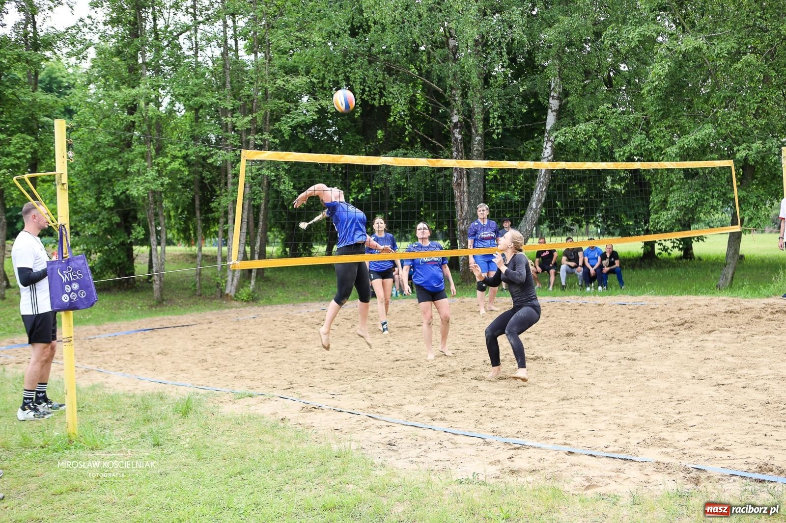 Zdjęcie w galerii na portalu naszraciborz.pl: 27. Spartakiada Sportowa Przemysłu Spożywczego NSZZ Solidarność. Na starcie ekipa z Mieszka wiadomości z regionu