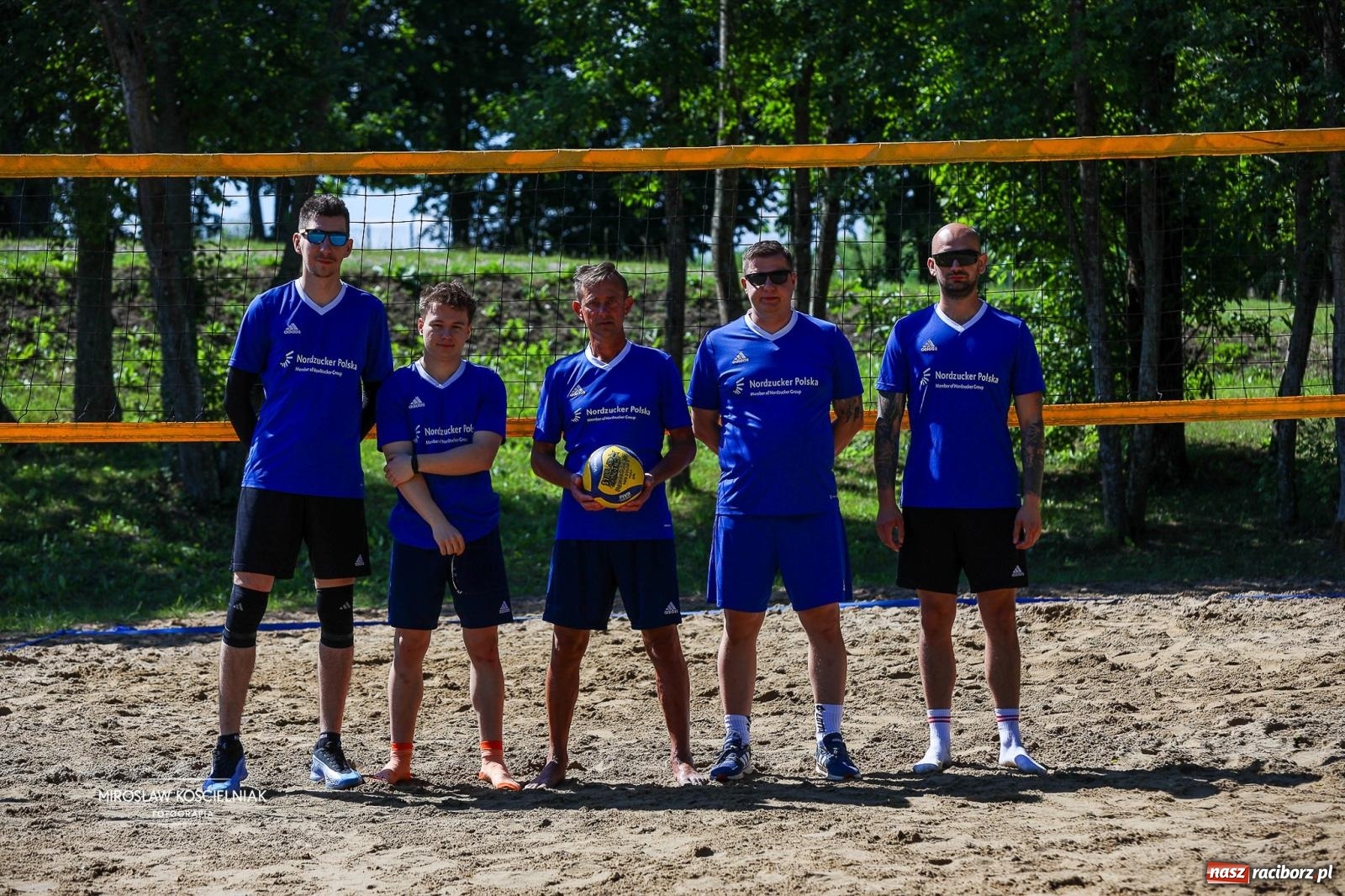 Zdjęcie w galerii na portalu naszraciborz.pl: 27. Spartakiada Sportowa Przemysłu Spożywczego NSZZ Solidarność. Na starcie ekipa z Mieszka wiadomości z regionu
