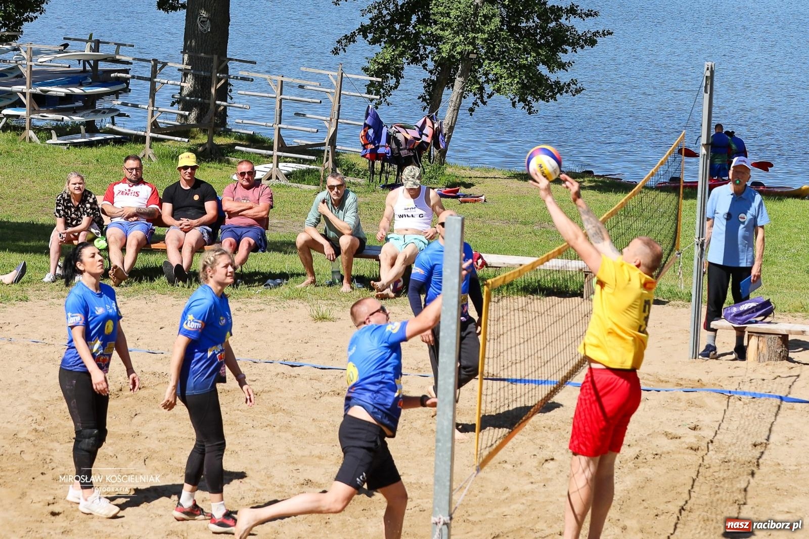 Zdjęcie w galerii na portalu naszraciborz.pl: 27. Spartakiada Sportowa Przemysłu Spożywczego NSZZ Solidarność. Na starcie ekipa z Mieszka wiadomości z regionu