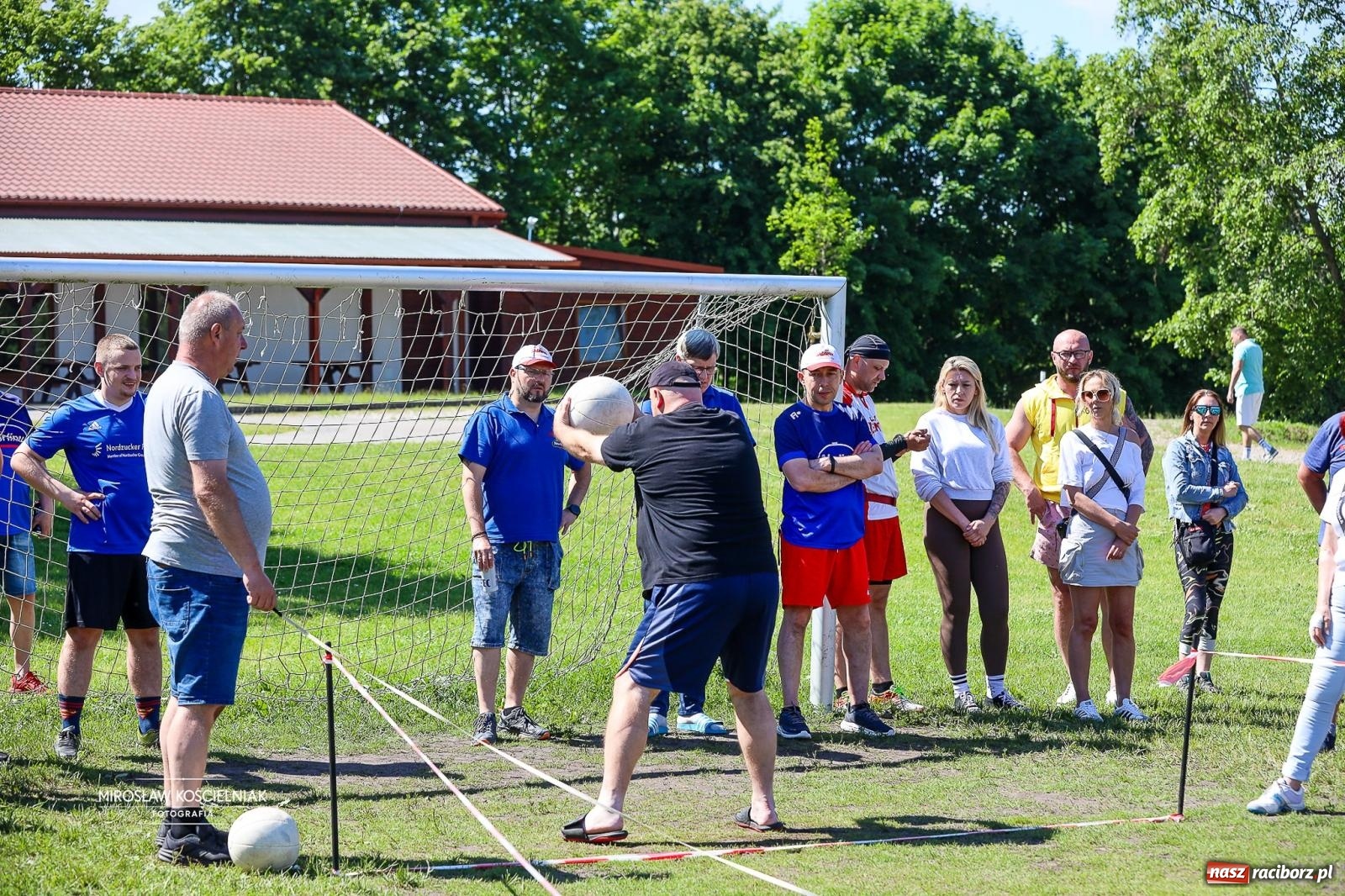 Zdjęcie w galerii na portalu naszraciborz.pl: 27. Spartakiada Sportowa Przemysłu Spożywczego NSZZ Solidarność. Na starcie ekipa z Mieszka wiadomości z regionu