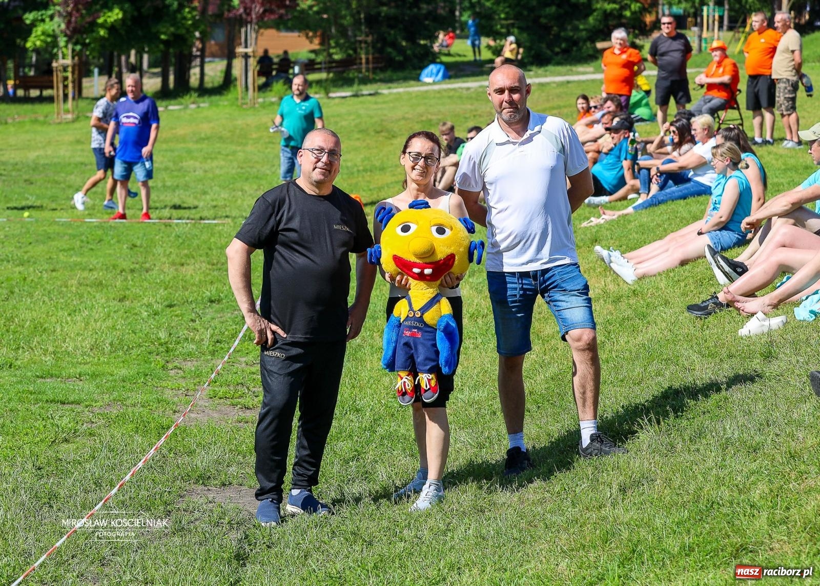 Zdjęcie w galerii na portalu naszraciborz.pl: 27. Spartakiada Sportowa Przemysłu Spożywczego NSZZ Solidarność. Na starcie ekipa z Mieszka wiadomości z regionu