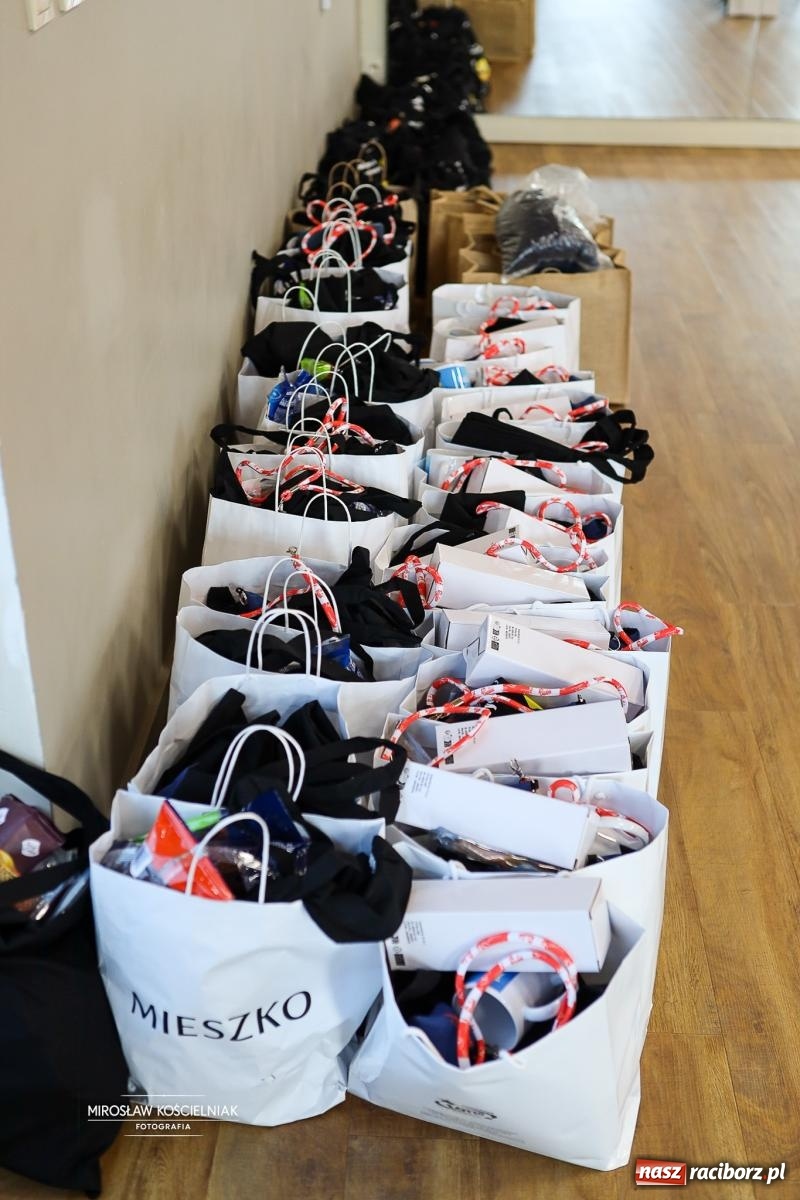 Zdjęcie w galerii na portalu naszraciborz.pl: 27. Spartakiada Sportowa Przemysłu Spożywczego NSZZ Solidarność. Na starcie ekipa z Mieszka wiadomości z regionu