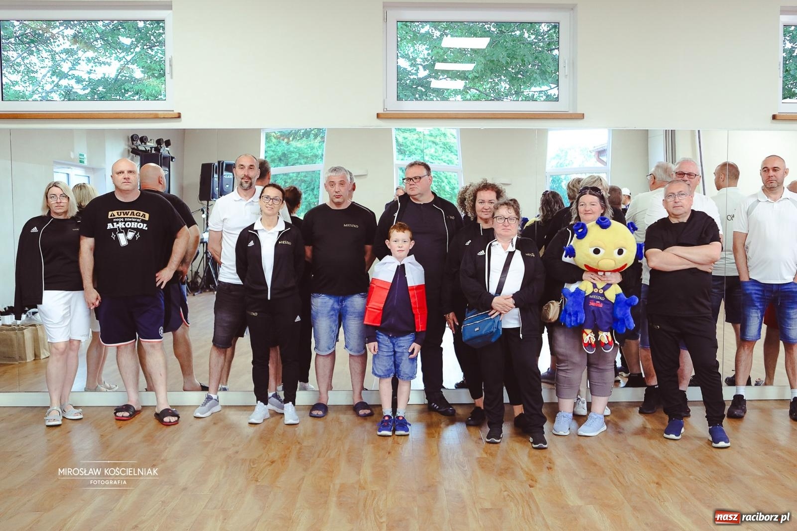 Zdjęcie w galerii na portalu naszraciborz.pl: 27. Spartakiada Sportowa Przemysłu Spożywczego NSZZ Solidarność. Na starcie ekipa z Mieszka wiadomości z regionu