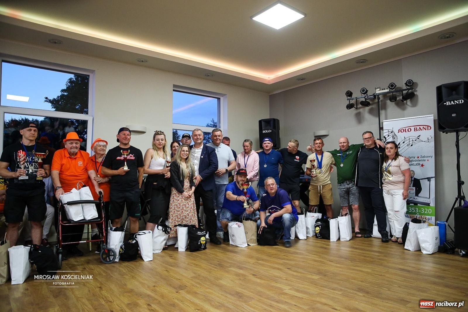 Zdjęcie w galerii na portalu naszraciborz.pl: 27. Spartakiada Sportowa Przemysłu Spożywczego NSZZ Solidarność. Na starcie ekipa z Mieszka wiadomości z regionu