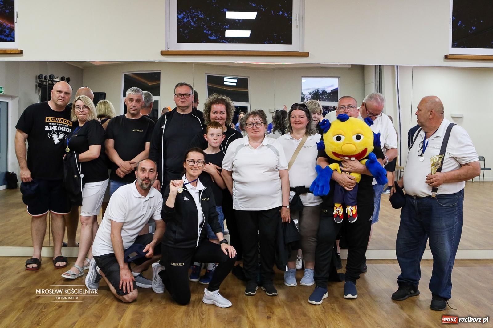 Zdjęcie w galerii na portalu naszraciborz.pl: 27. Spartakiada Sportowa Przemysłu Spożywczego NSZZ Solidarność. Na starcie ekipa z Mieszka wiadomości z regionu