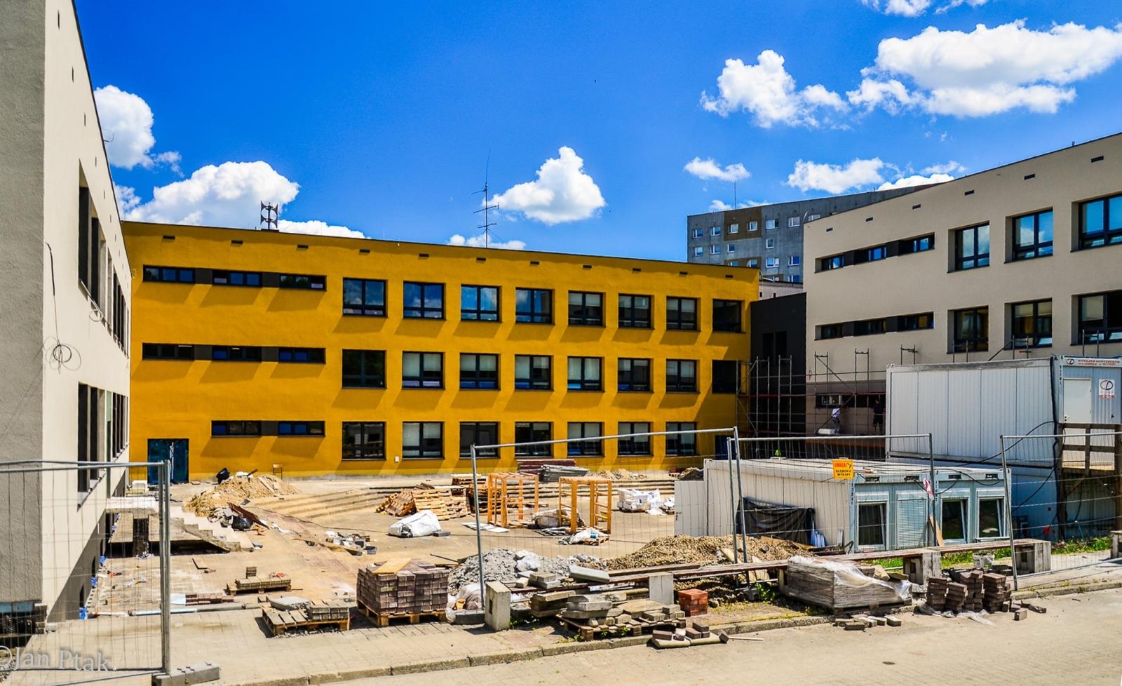 Zdjęcie w galerii na portalu naszraciborz.pl: Trwa termomodernizacja Szkoły Podstawowej nr 18 w Raciborzu. Inwestycja z nową infrastrukturą i przedszkolem wiadomości z regionu