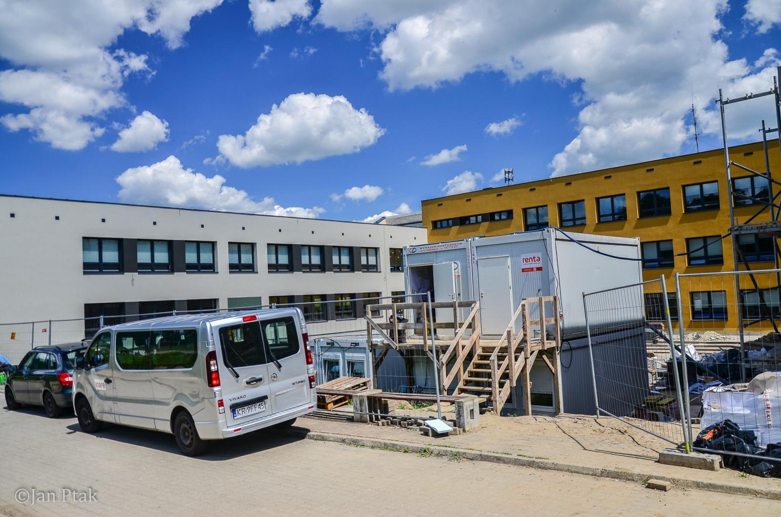 Zdjęcie w galerii na portalu naszraciborz.pl: Trwa termomodernizacja Szkoły Podstawowej nr 18 w Raciborzu. Inwestycja z nową infrastrukturą i przedszkolem wiadomości z regionu