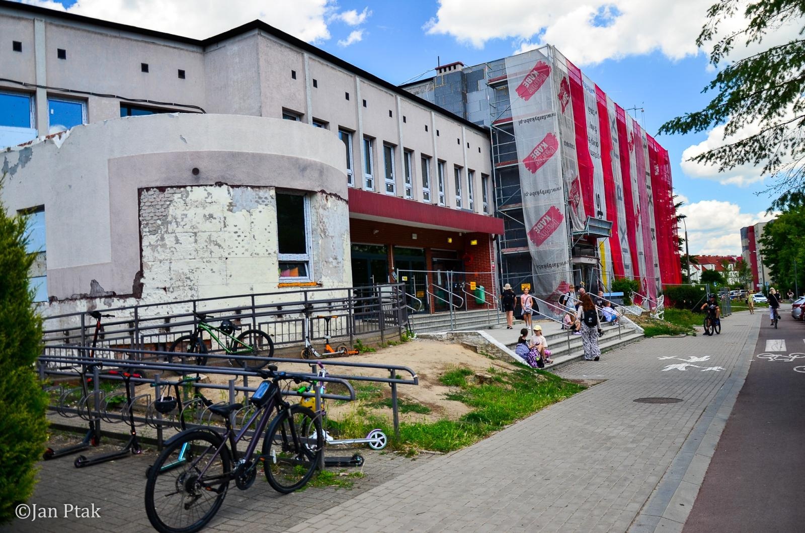 Zdjęcie w galerii na portalu naszraciborz.pl: Trwa termomodernizacja Szkoły Podstawowej nr 18 w Raciborzu. Inwestycja z nową infrastrukturą i przedszkolem wiadomości z regionu