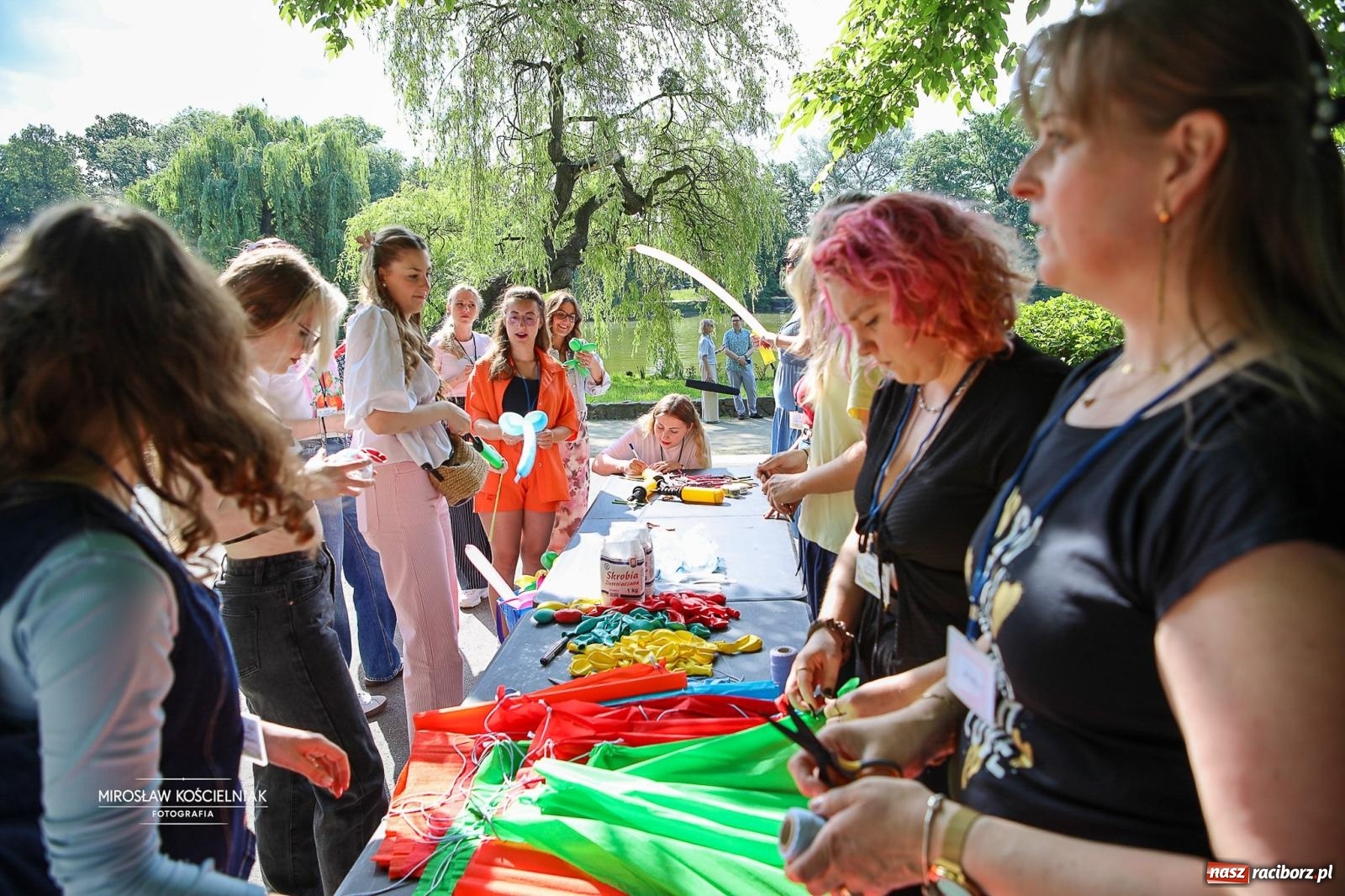 Zdjęcie w galerii na portalu naszraciborz.pl: Park Roth pełen dziecięcej energii. IV Festiwal Piosenki i Sportu za nami [FOTO i WIDEO] wiadomości z regionu