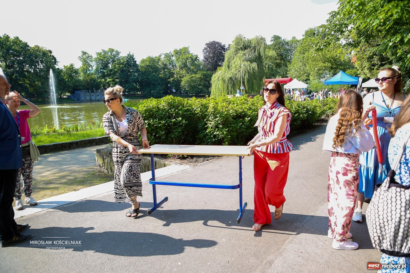 Zdjęcie w galerii na portalu naszraciborz.pl: Park Roth pełen dziecięcej energii. IV Festiwal Piosenki i Sportu za nami [FOTO i WIDEO] wiadomości z regionu