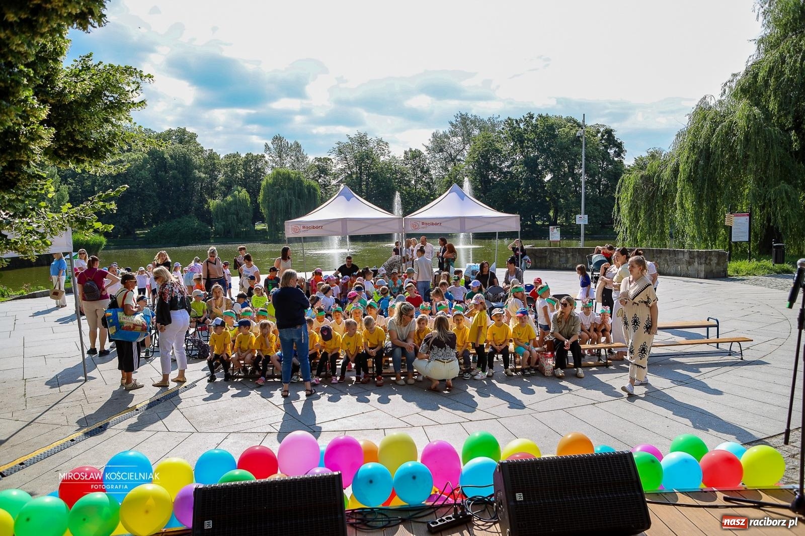 Zdjęcie w galerii na portalu naszraciborz.pl: Park Roth pełen dziecięcej energii. IV Festiwal Piosenki i Sportu za nami [FOTO i WIDEO] wiadomości z regionu