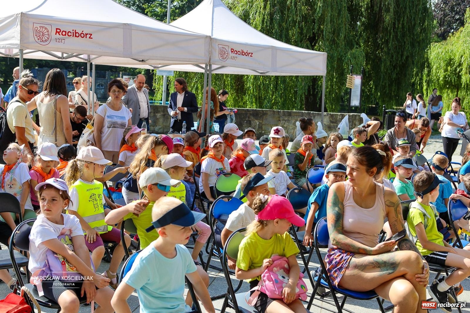 Zdjęcie w galerii na portalu naszraciborz.pl: Park Roth pełen dziecięcej energii. IV Festiwal Piosenki i Sportu za nami [FOTO i WIDEO] wiadomości z regionu