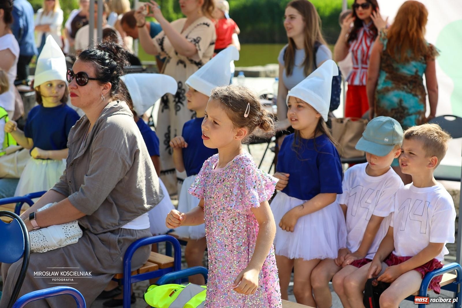 Zdjęcie w galerii na portalu naszraciborz.pl: Park Roth pełen dziecięcej energii. IV Festiwal Piosenki i Sportu za nami [FOTO i WIDEO] wiadomości z regionu