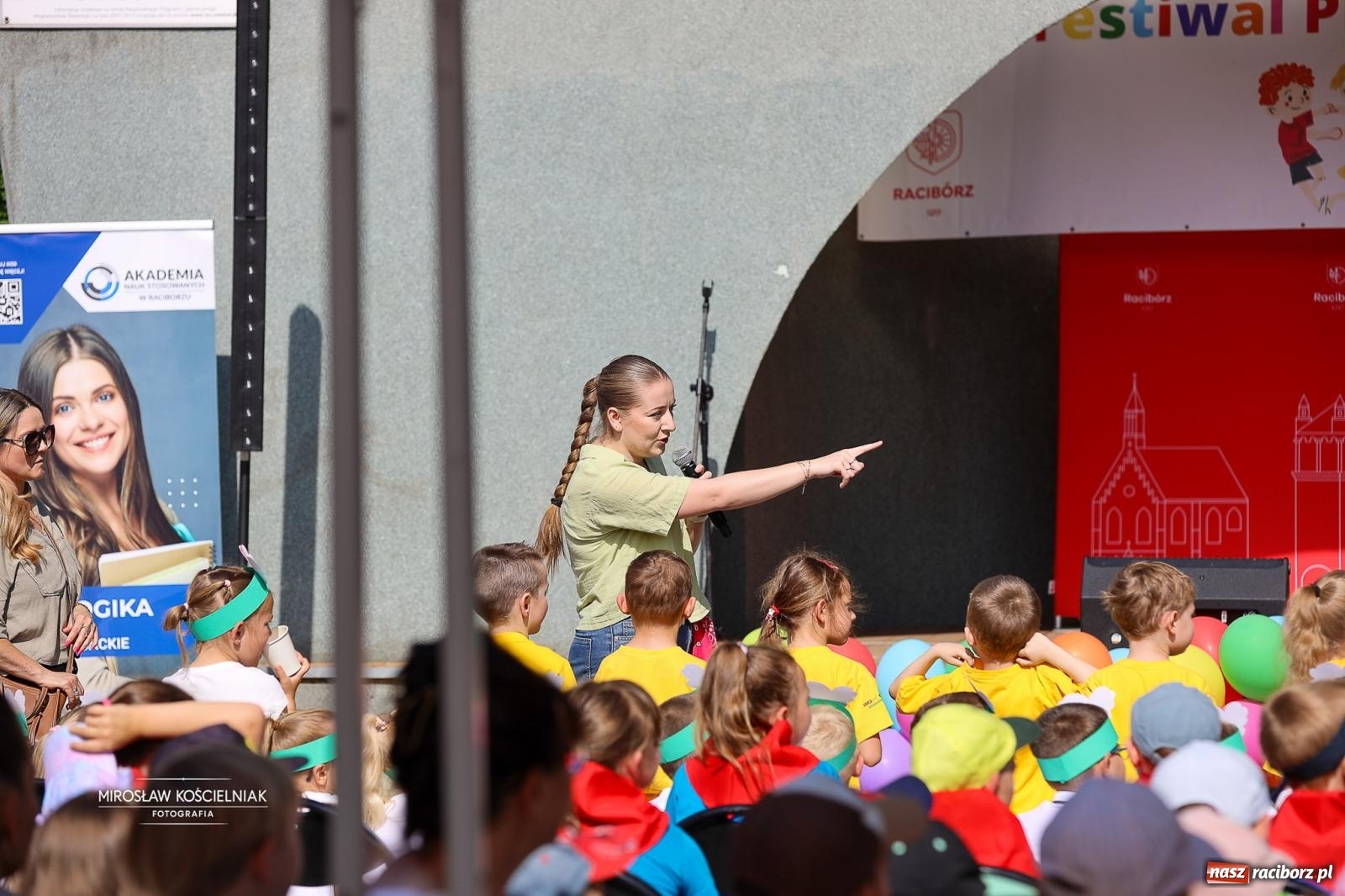 Zdjęcie w galerii na portalu naszraciborz.pl: Park Roth pełen dziecięcej energii. IV Festiwal Piosenki i Sportu za nami [FOTO i WIDEO] wiadomości z regionu
