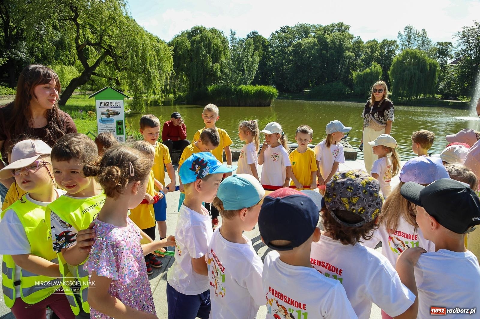 Zdjęcie w galerii na portalu naszraciborz.pl: Park Roth pełen dziecięcej energii. IV Festiwal Piosenki i Sportu za nami [FOTO i WIDEO] wiadomości z regionu