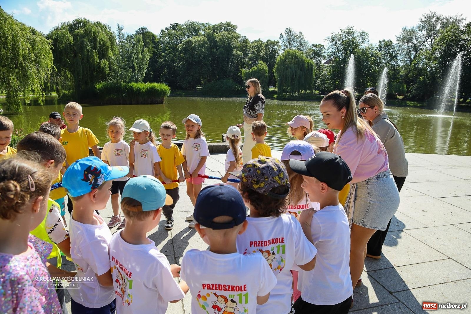 Zdjęcie w galerii na portalu naszraciborz.pl: Park Roth pełen dziecięcej energii. IV Festiwal Piosenki i Sportu za nami [FOTO i WIDEO] wiadomości z regionu
