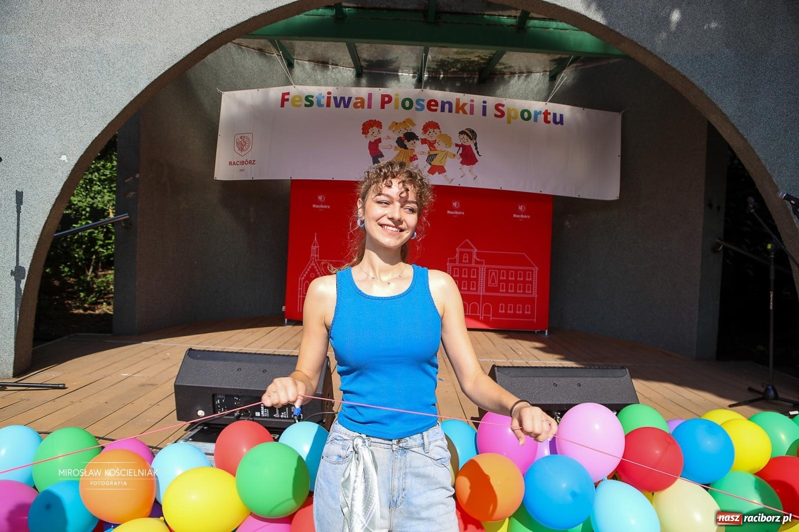 Zdjęcie w galerii na portalu naszraciborz.pl: Park Roth pełen dziecięcej energii. IV Festiwal Piosenki i Sportu za nami [FOTO i WIDEO] wiadomości z regionu