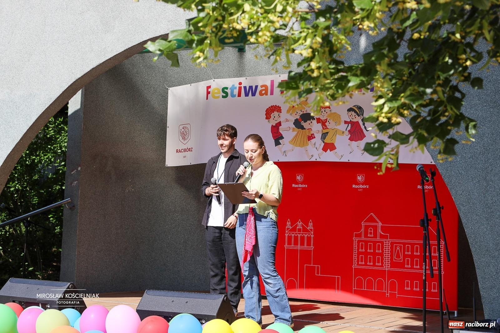 Zdjęcie w galerii na portalu naszraciborz.pl: Park Roth pełen dziecięcej energii. IV Festiwal Piosenki i Sportu za nami [FOTO i WIDEO] wiadomości z regionu