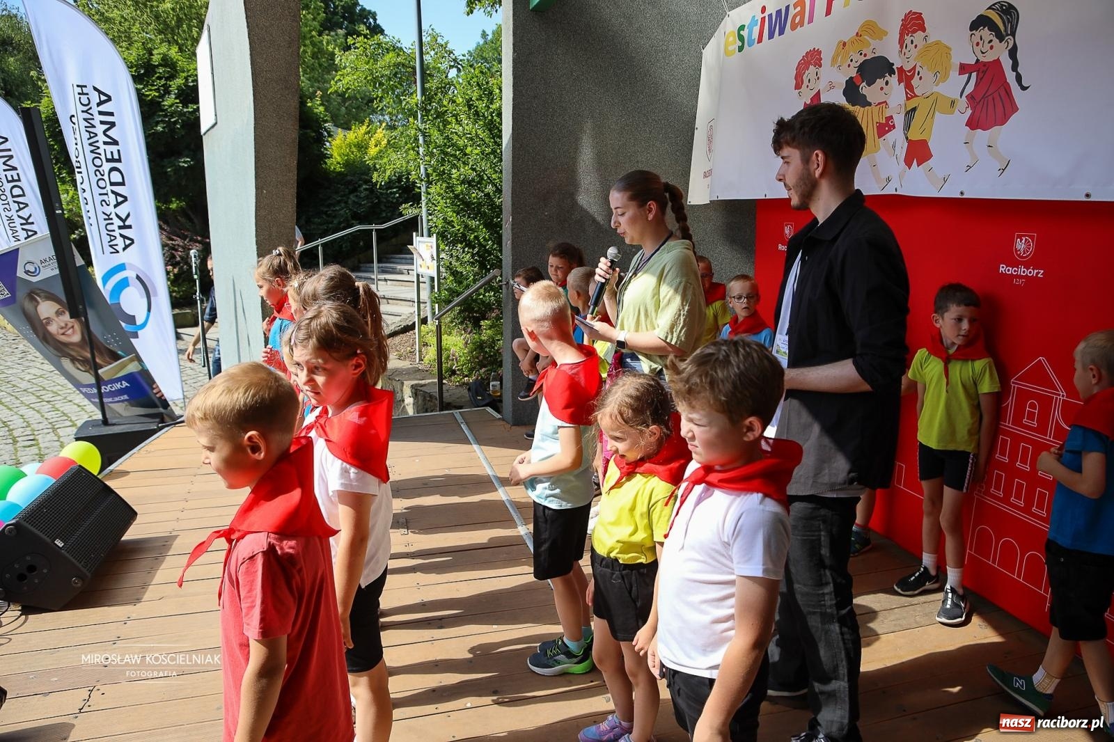 Zdjęcie w galerii na portalu naszraciborz.pl: Park Roth pełen dziecięcej energii. IV Festiwal Piosenki i Sportu za nami [FOTO i WIDEO] wiadomości z regionu